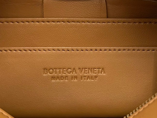 Bottega Veneta Brick Cassette 709360 brown