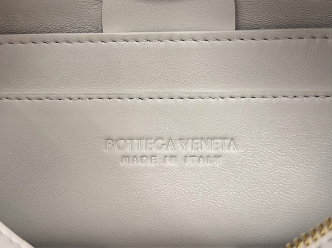 Bottega Veneta Brick Cassette 709360 white