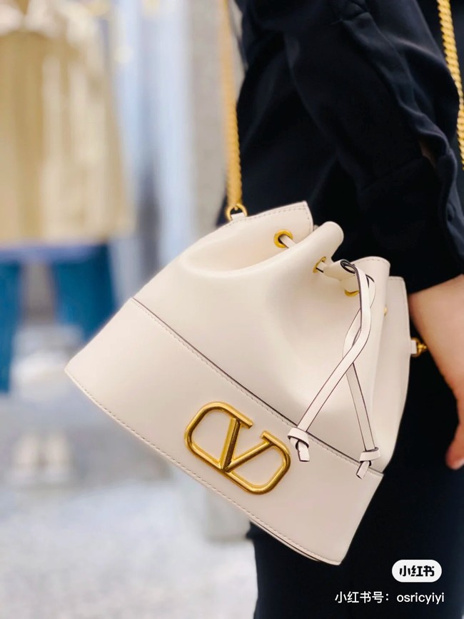 VALENTINO VLOGO SIGNATURE Lambskin Mini Bucket Bag FI16 white