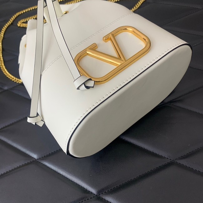 VALENTINO VLOGO SIGNATURE Lambskin Mini Bucket Bag FI16 white