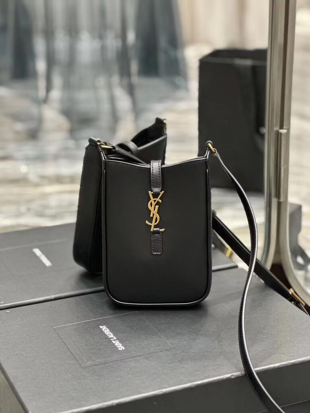 SAINT LAURENT LE 5 A 7 MINI VERTICAL IN SHINY LEATHER 7352142 black