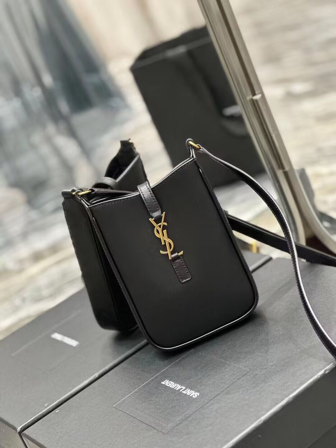 SAINT LAURENT LE 5 A 7 MINI VERTICAL IN SHINY LEATHER 7352142 black