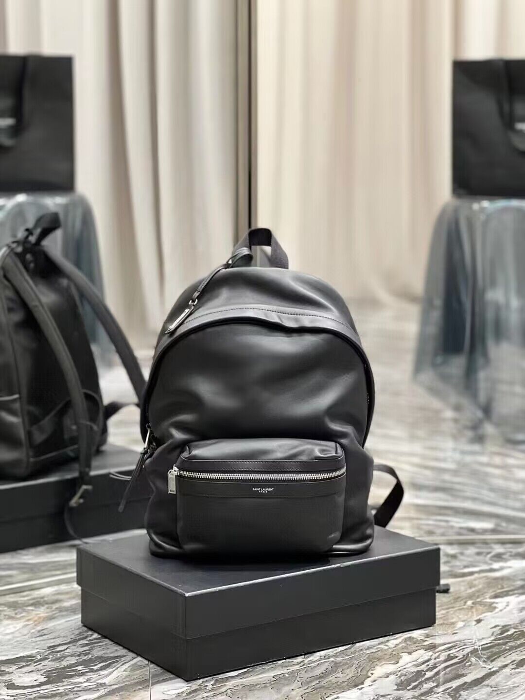 SAINT LAURENT LEATHER small knapsack Y886654 black