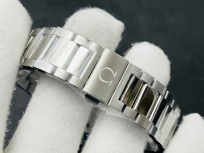 Omega Watch OMW00751
