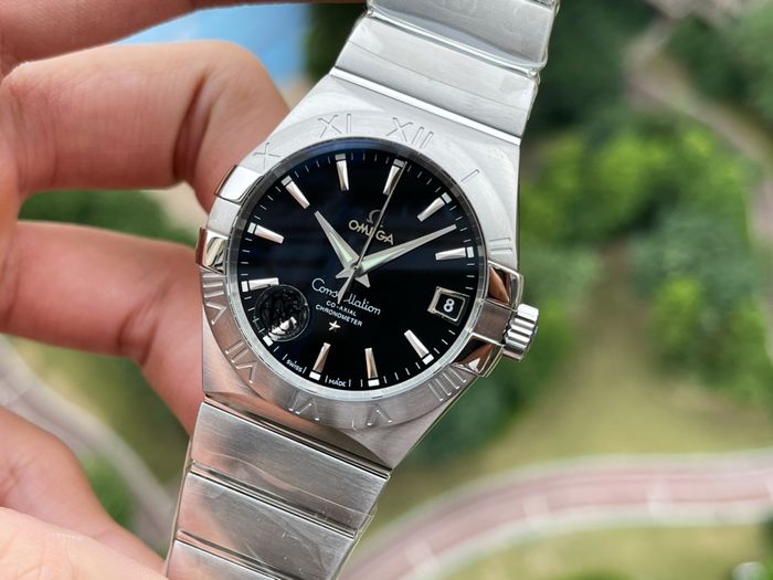 Omega Watch OMW00766