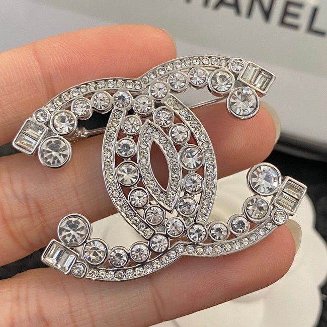 Chanel brooch CE11697