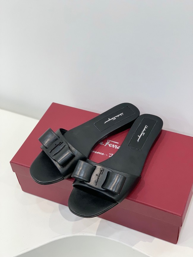 Ferragamo slippers 93494-2