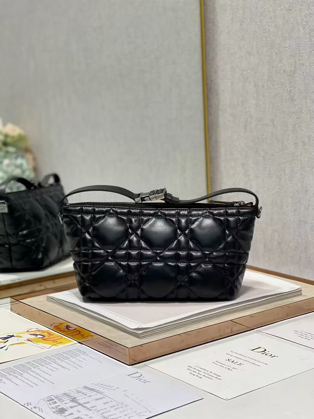 MEDIUM DIORTRAVEL NOMAD POUCH Lambskin S5554O black
