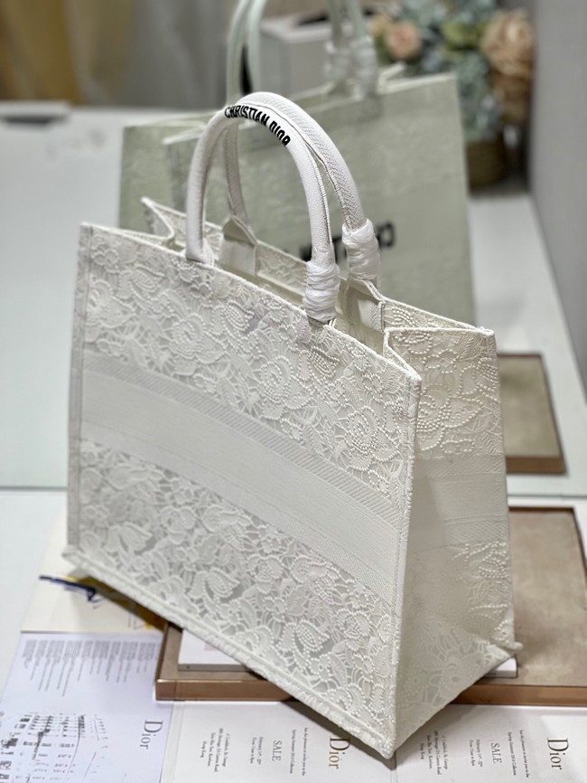 LARGE DIOR OR DIOR BOOK TOTE D-Lace Embroidery M1286ZTD-5