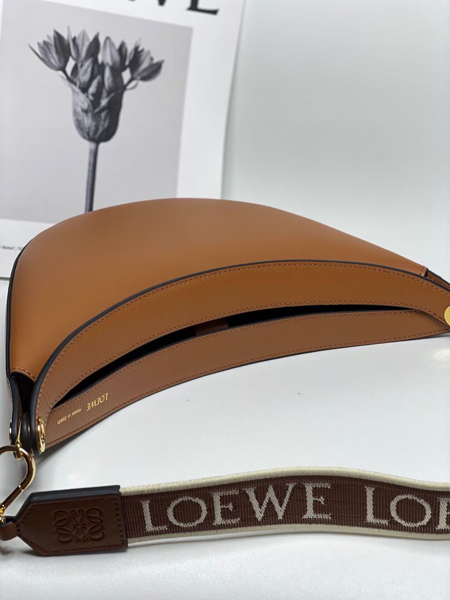 Loewe Original Leather Shoulder Handbag 3073 Brown