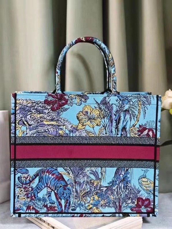 LARGE DIOR BOOK TOTE Celestial Blue Multicolor Toile de Jouy Voyage Embroidery M1286ZEUP