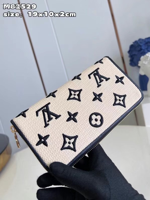 Louis Vuitton Toiletry Zippy wallet M82529