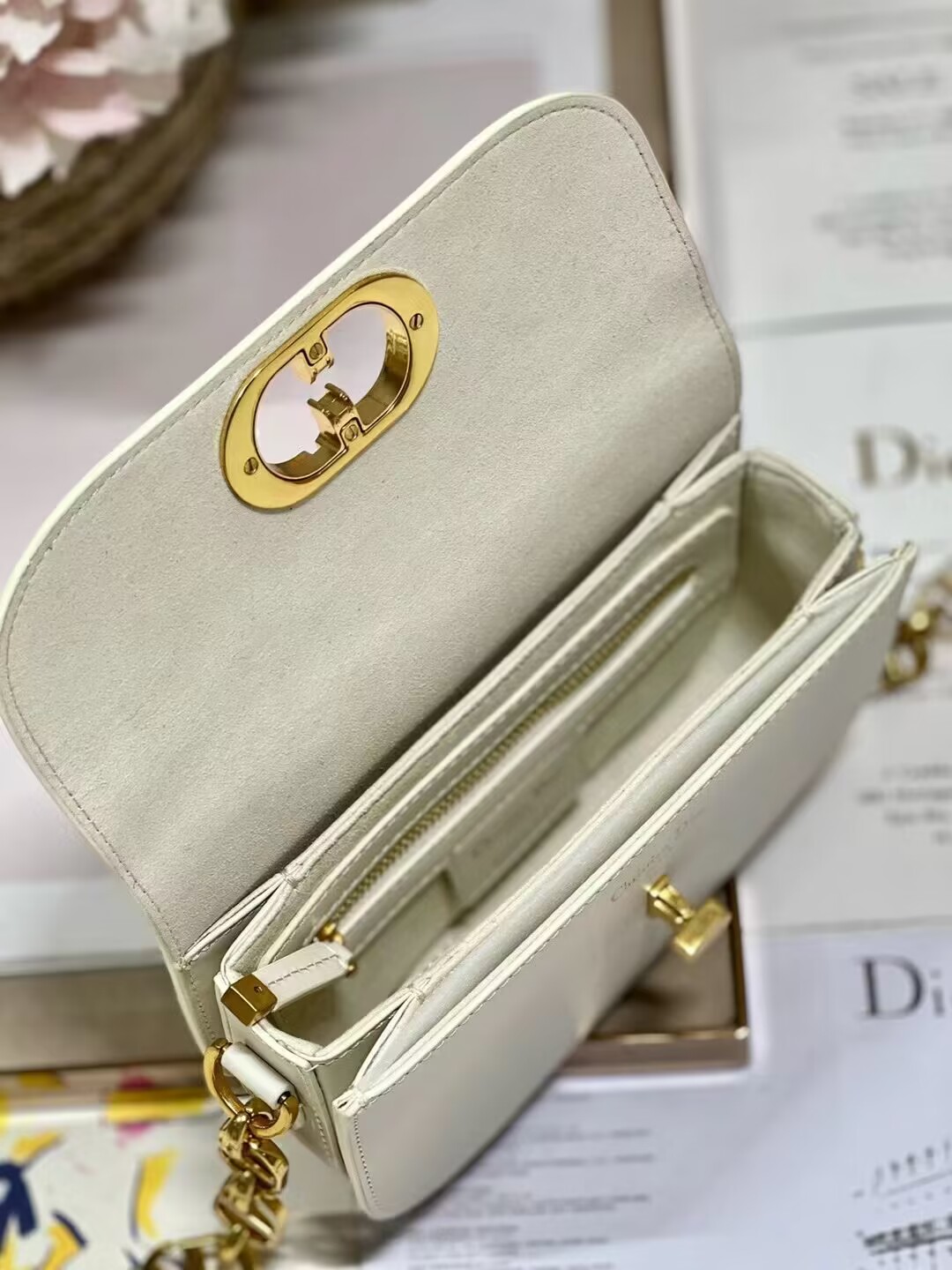 DIOR Box Calfskin M9261U white