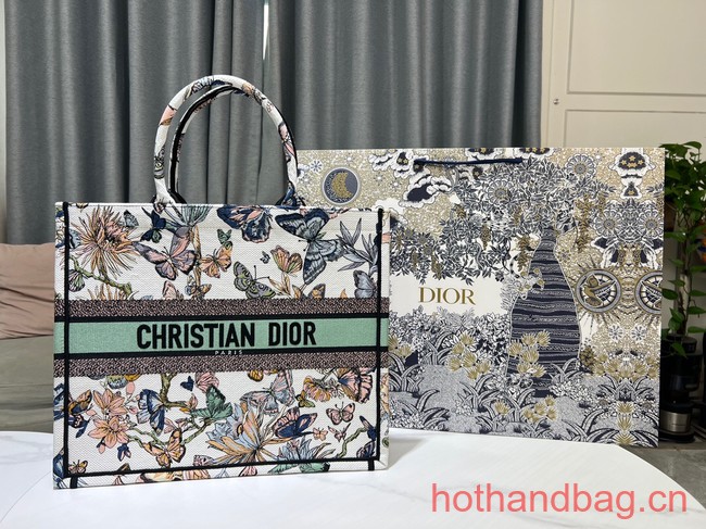 LARGE DIOR BOOK TOTE White Multicolor Toile de Jouy Mexico Embroidery M1286ZES