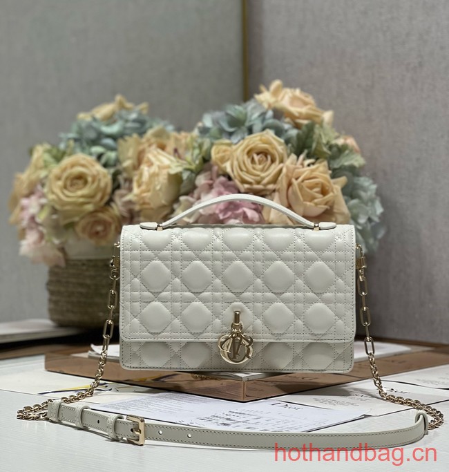 MISS DIOR TOP HANDLE BAG Latte Cannage Lambskin M0997ONG white