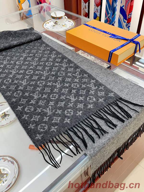 Louis Vuitton Scarf LVC00382