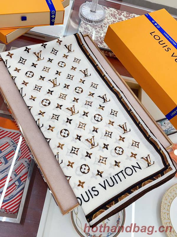 Louis Vuitton Scarf LVC00408