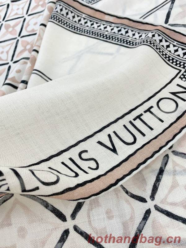 Louis Vuitton Scarf LVC00422