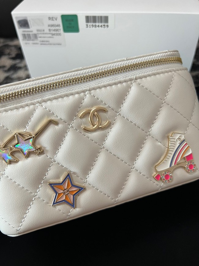 Chanel CLUTCH WITH CHAIN AP3044 white