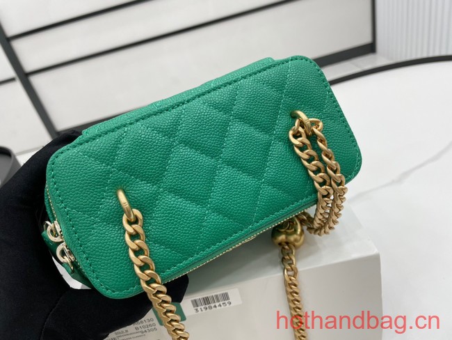 Chanel CLUTCH WITH CHAIN A68130 green