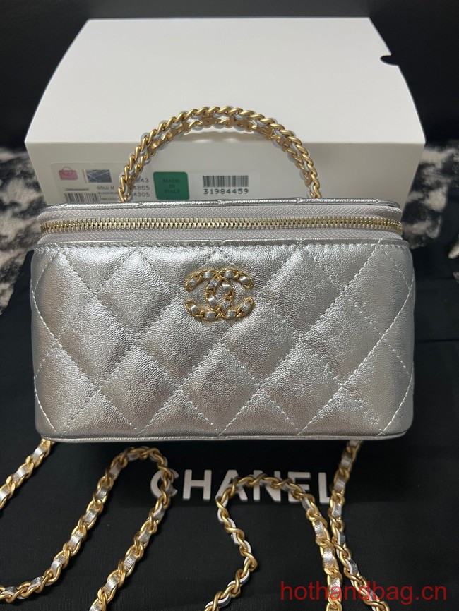 CHANEL CLUTCH WITH CHAIN AP3747 Silver