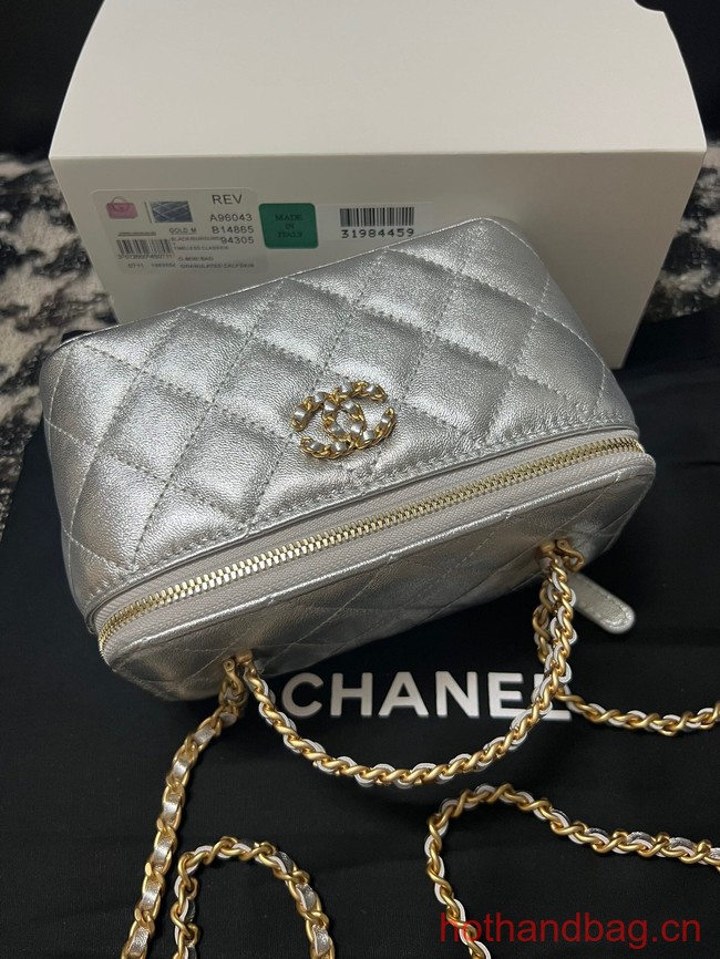 CHANEL CLUTCH WITH CHAIN AP3747 Silver