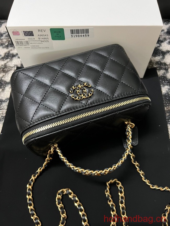 CHANEL CLUTCH WITH CHAIN AP3747 black