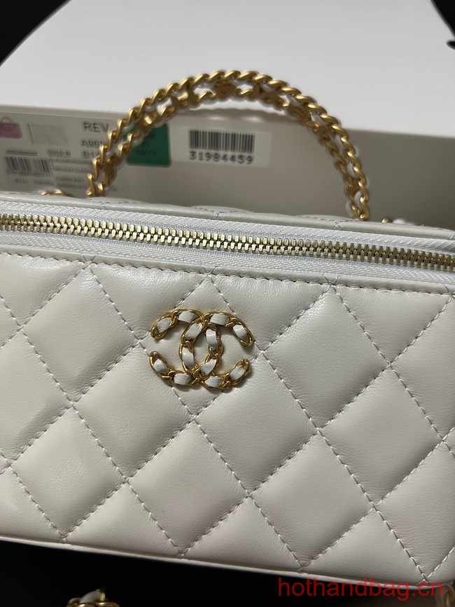 CHANEL CLUTCH WITH CHAIN AP3747 white