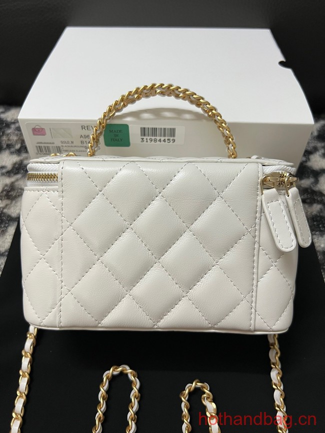 CHANEL CLUTCH WITH CHAIN AP3747 white