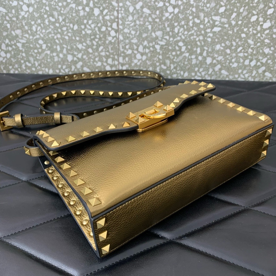 VALENTINO GARAVANI Loco Calf leather bag A0322 gold