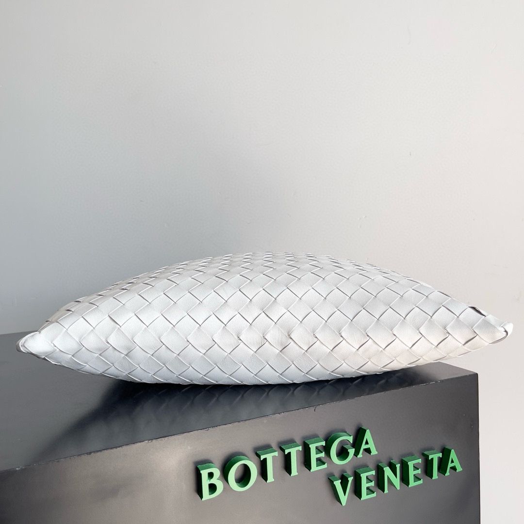 Bottega Veneta Medium Hop Original Leather Bag 763966 White