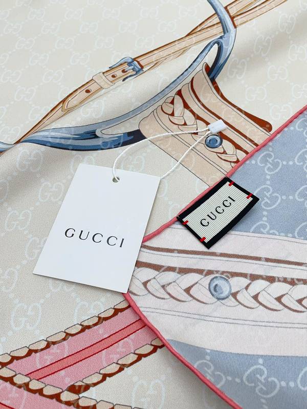 Gucci Scarf GUC00340
