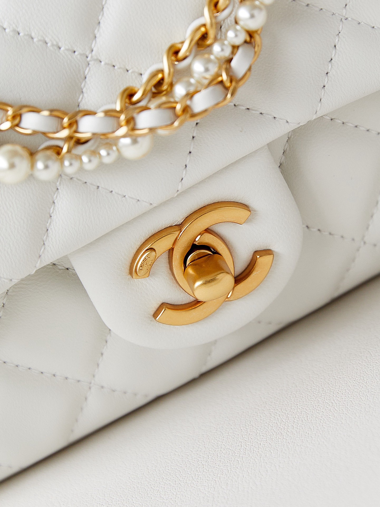 Chanel MINI FLAP BAG AS4385 white