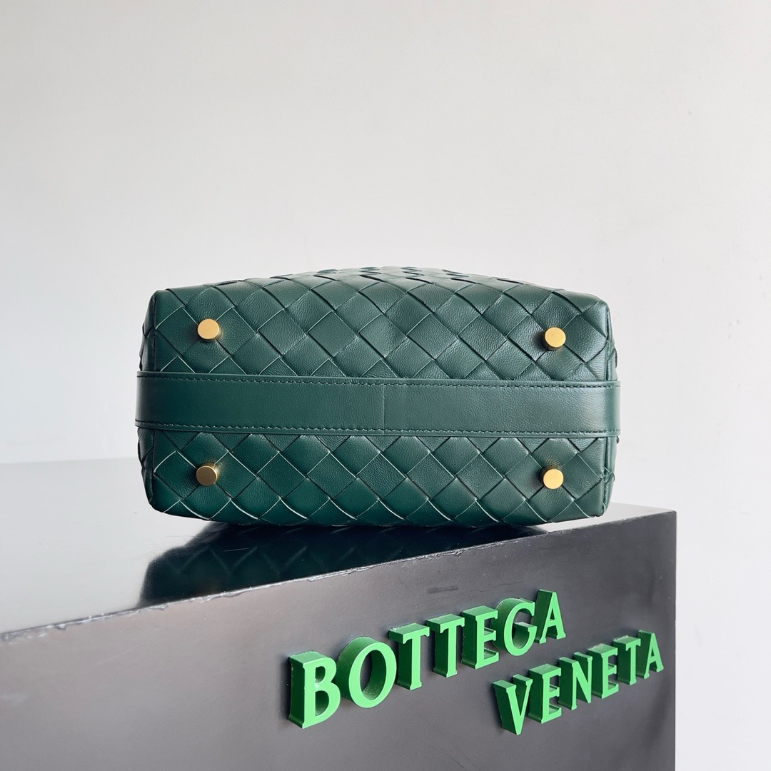 Bottega Veneta Mini Wallace 754443 Emerald green