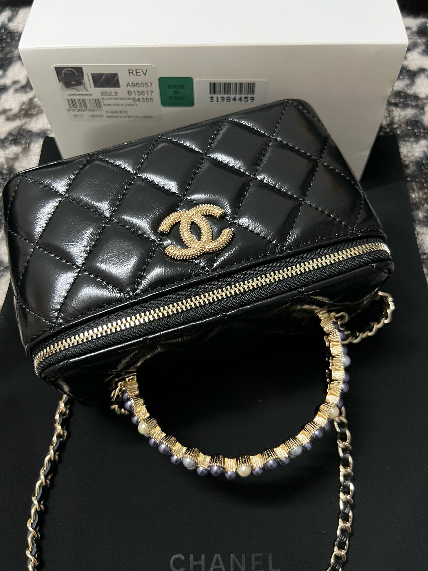 CHANEL CLUTCH WITH CHAIN AB3747 black