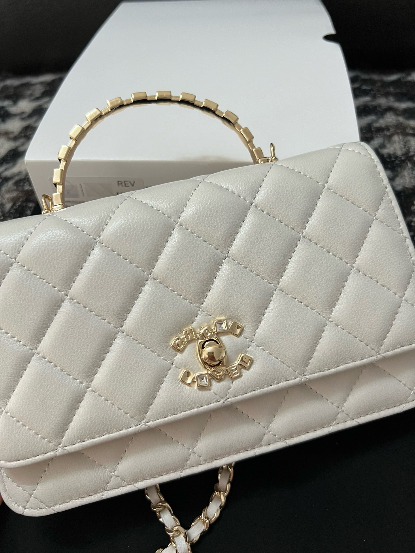 CHANEL FLAP PHONE HOLDER WITH CHAIN AB3566 white