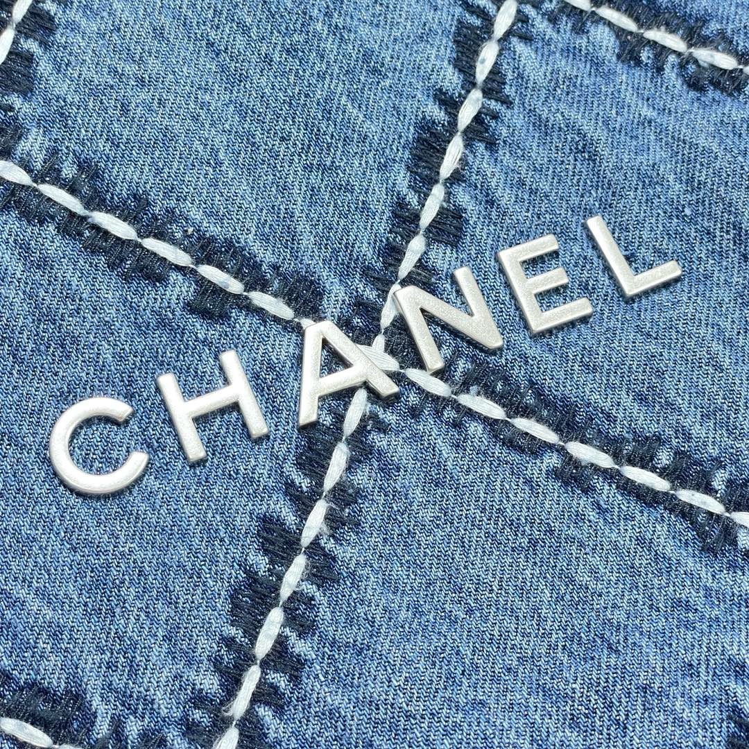 CHANEL 22 MINI HANDBAG AS3980 Denim