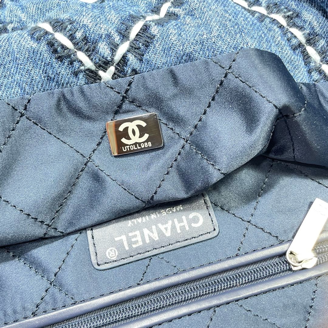 CHANEL 22 SMALL HANDBAG AS3260 Denim