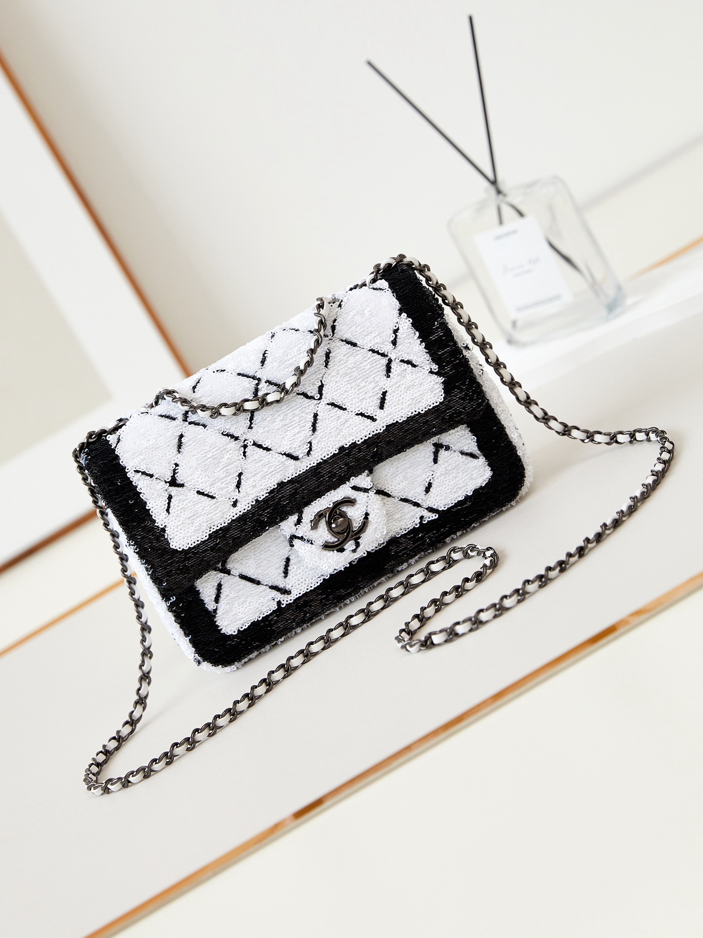 Chanel Tweed CLUTCH WITH CHAIN AS3788 white&black