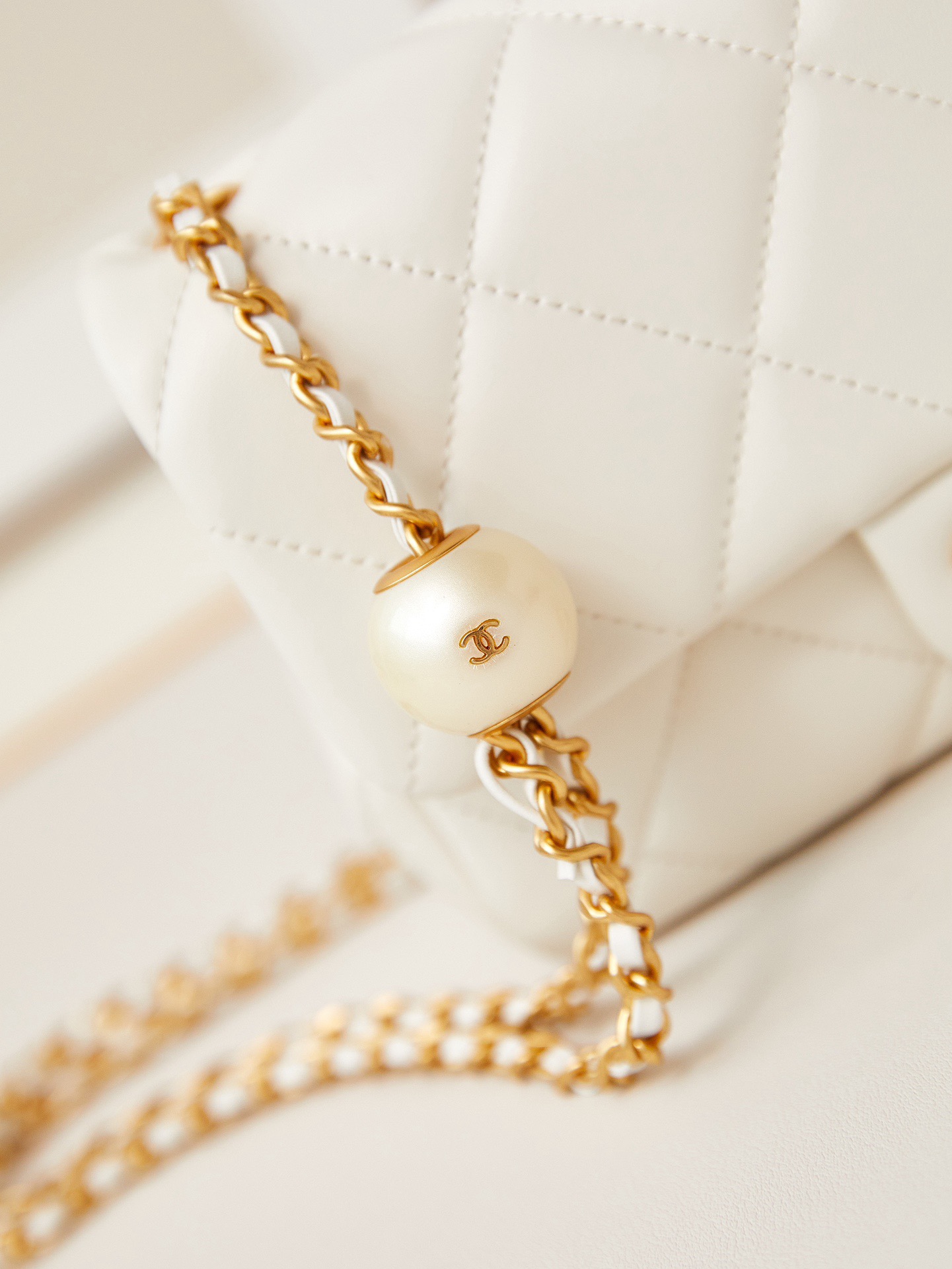 CHANEL SMALL FLAP BAG AS4861 white