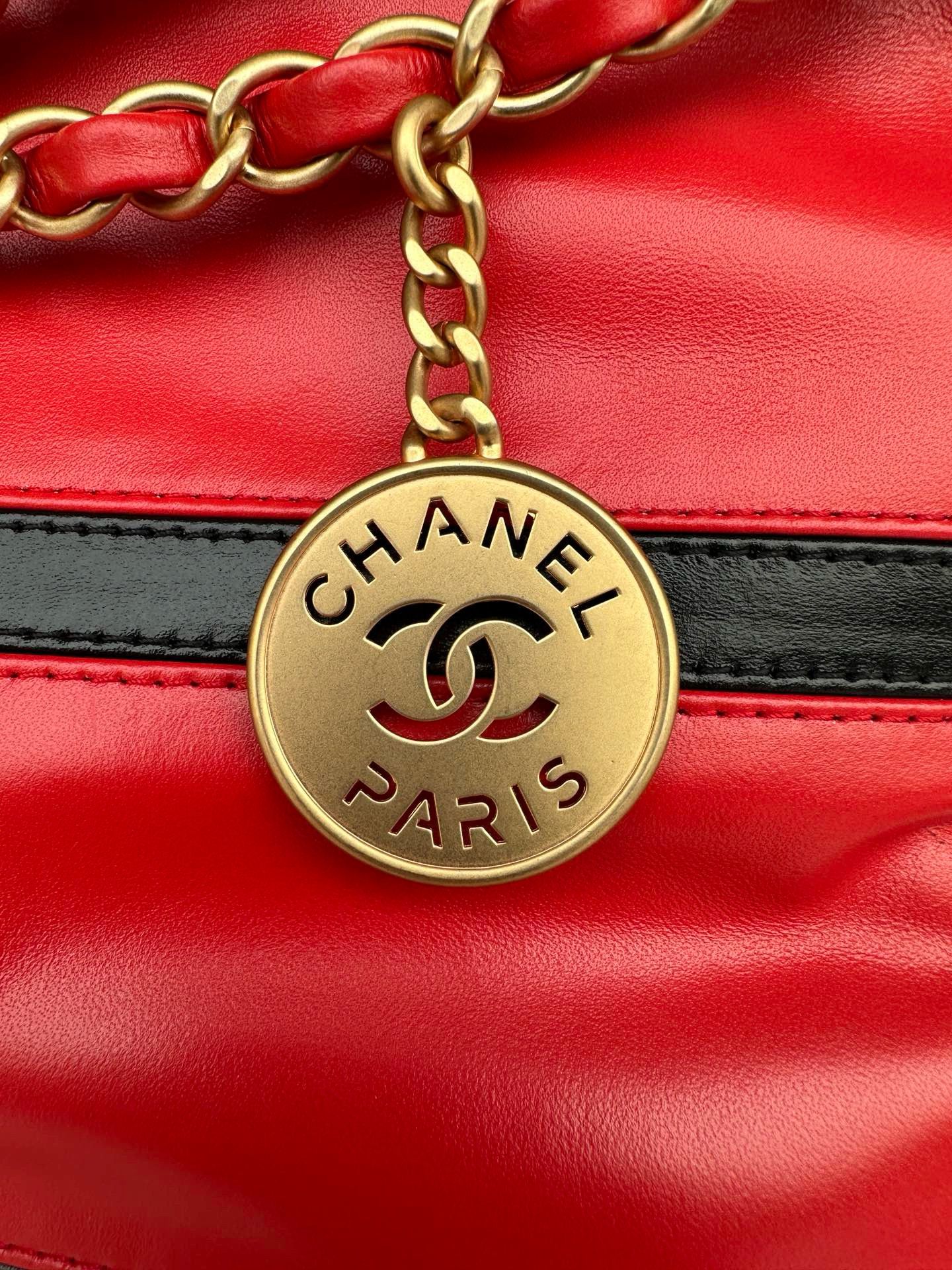 CHANEL 22 HANDBAG Calfskin & Gold-Tone Metal AS3261 Red&Black