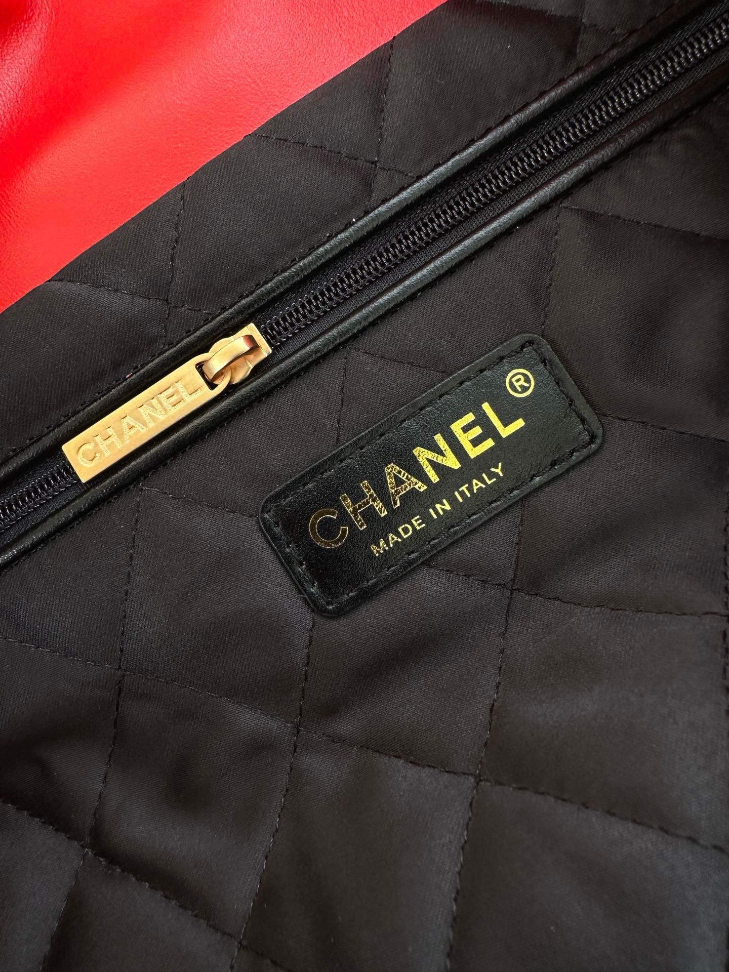 CHANEL 22 HANDBAG Calfskin & Gold-Tone Metal AS3261 Red&Black