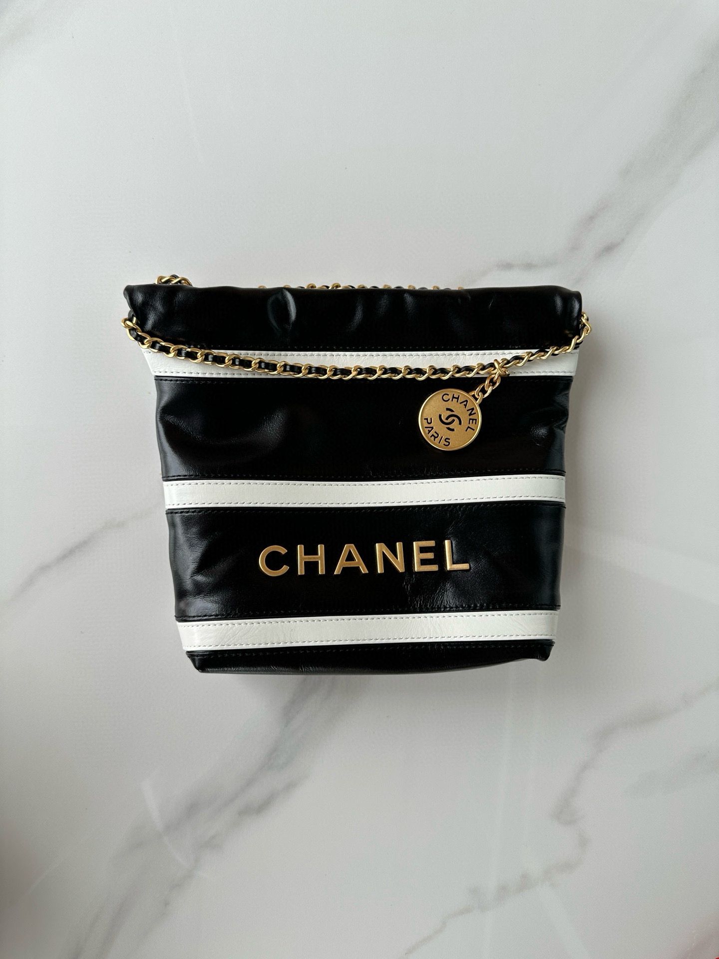 CHANEL 22 HANDBAG Calfskin & Gold-Tone Metal AS3980 Black