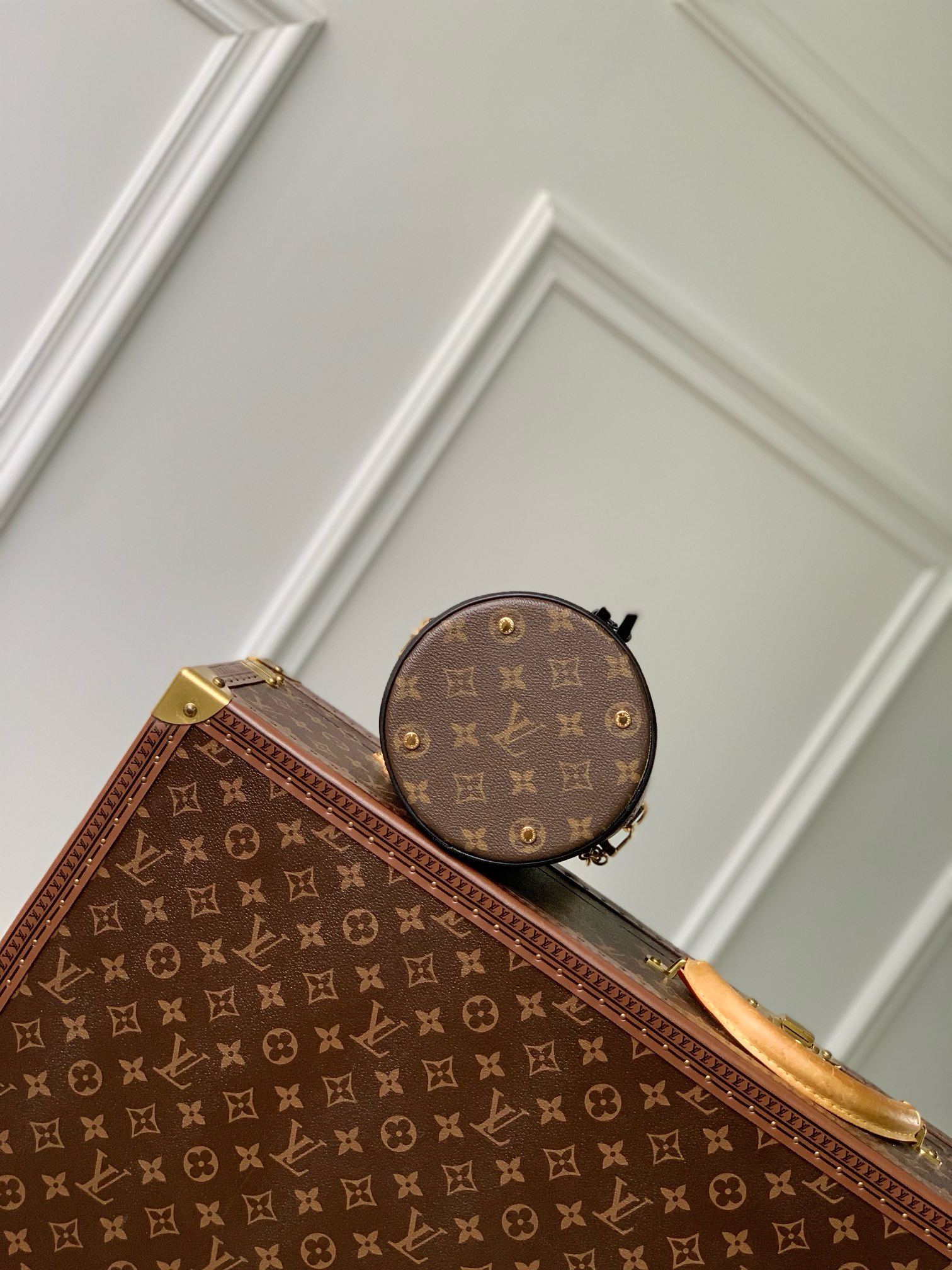 Louis Vuitton Canoe M83480