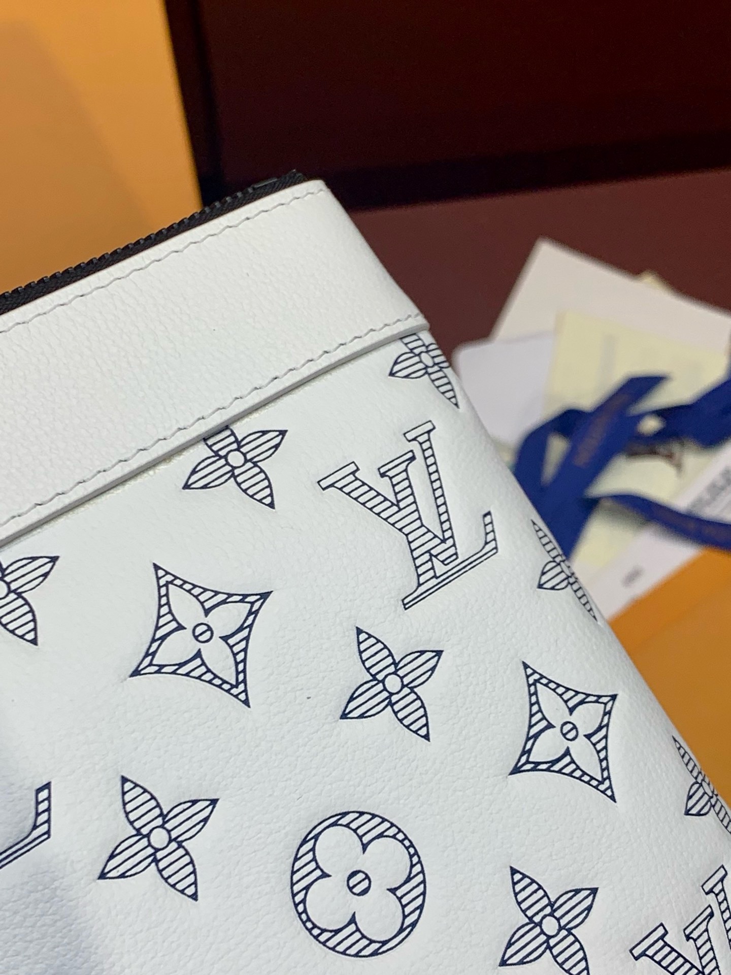 Louis Vuitton DAILY POUCH M81570 white