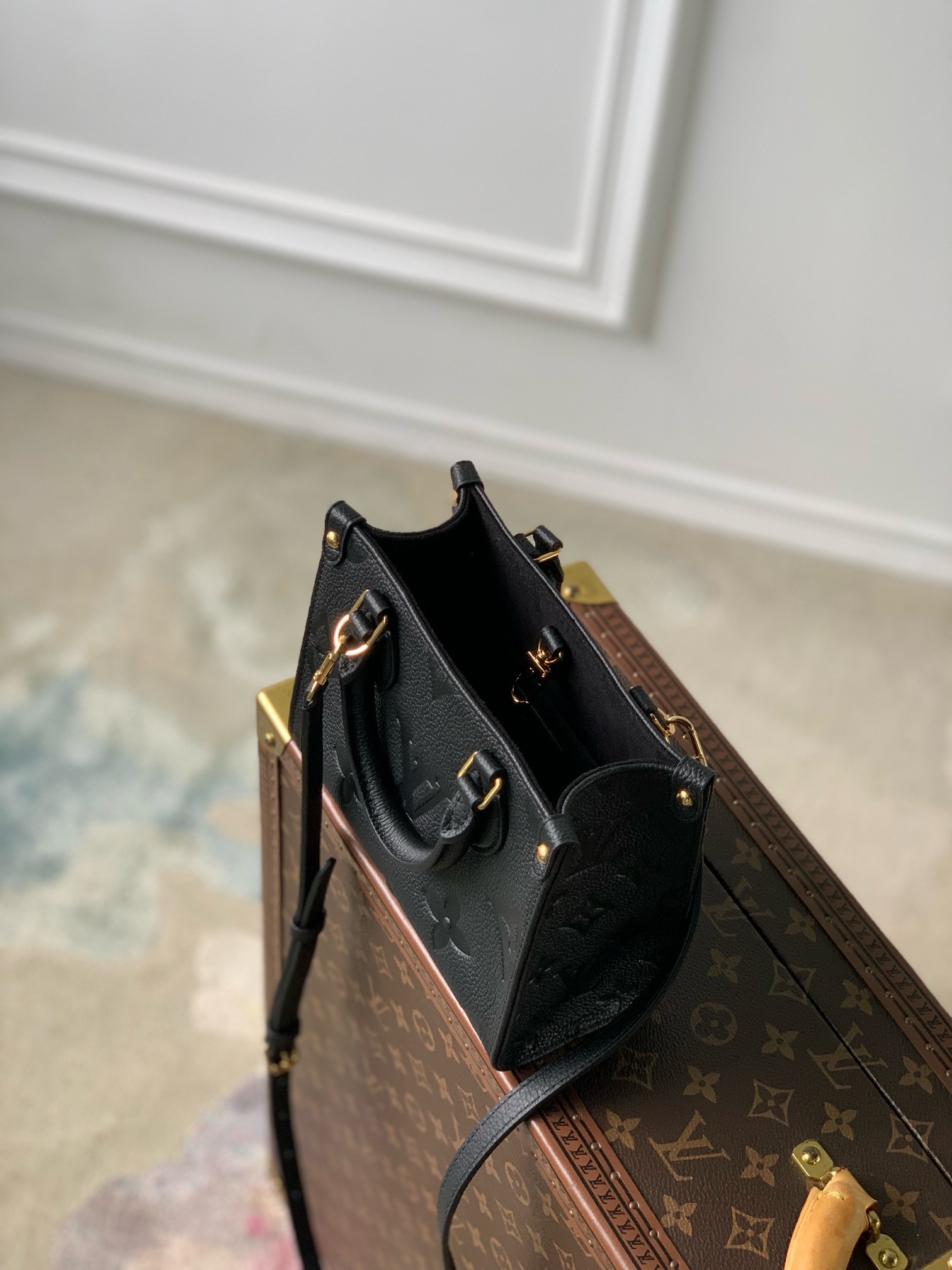 Louis Vuitton OnTheGo BB M46993 black