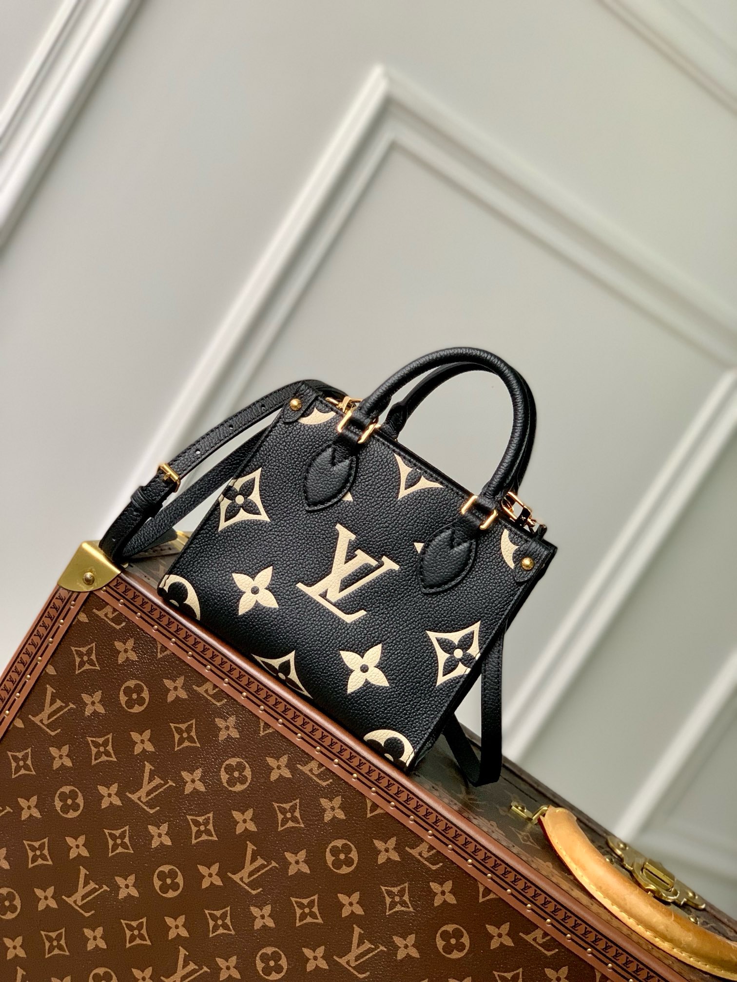 Louis Vuitton OnTheGo BB M47054 black&Cream