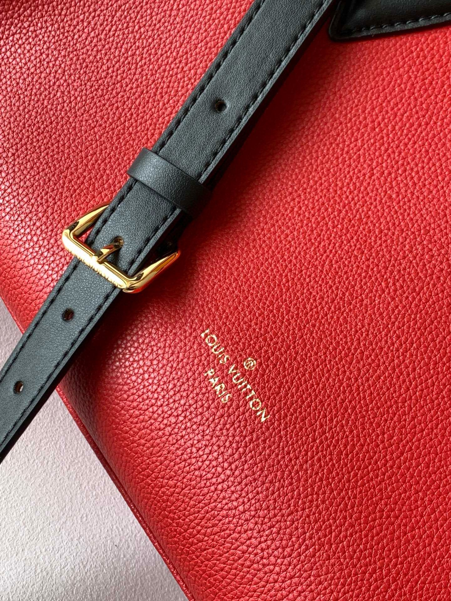 Louis Vuitton Original ON MY SIDE M53823 Red