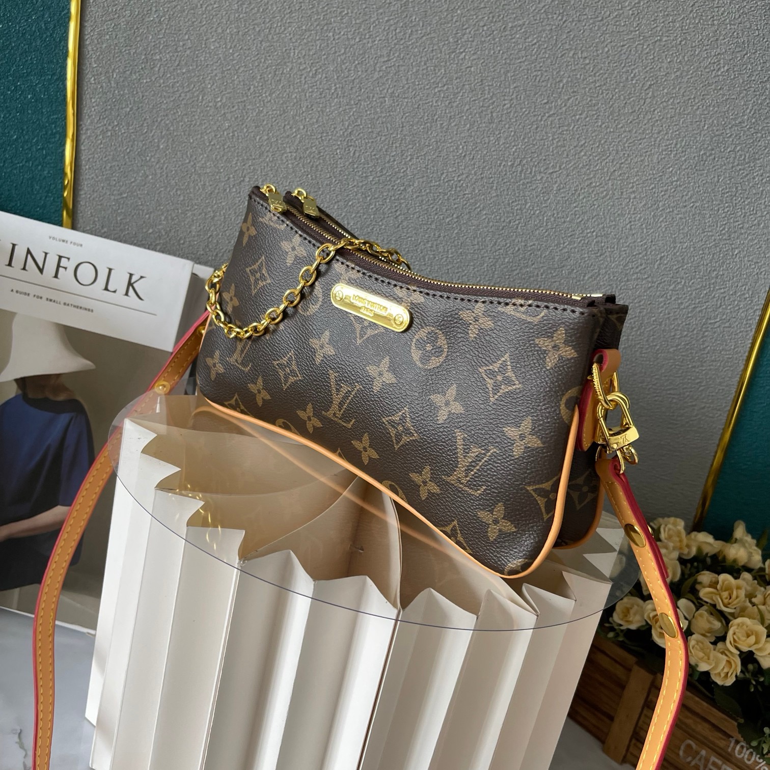 Louis Vuitton PRE-ORDER NOW Liv Pochette M83008