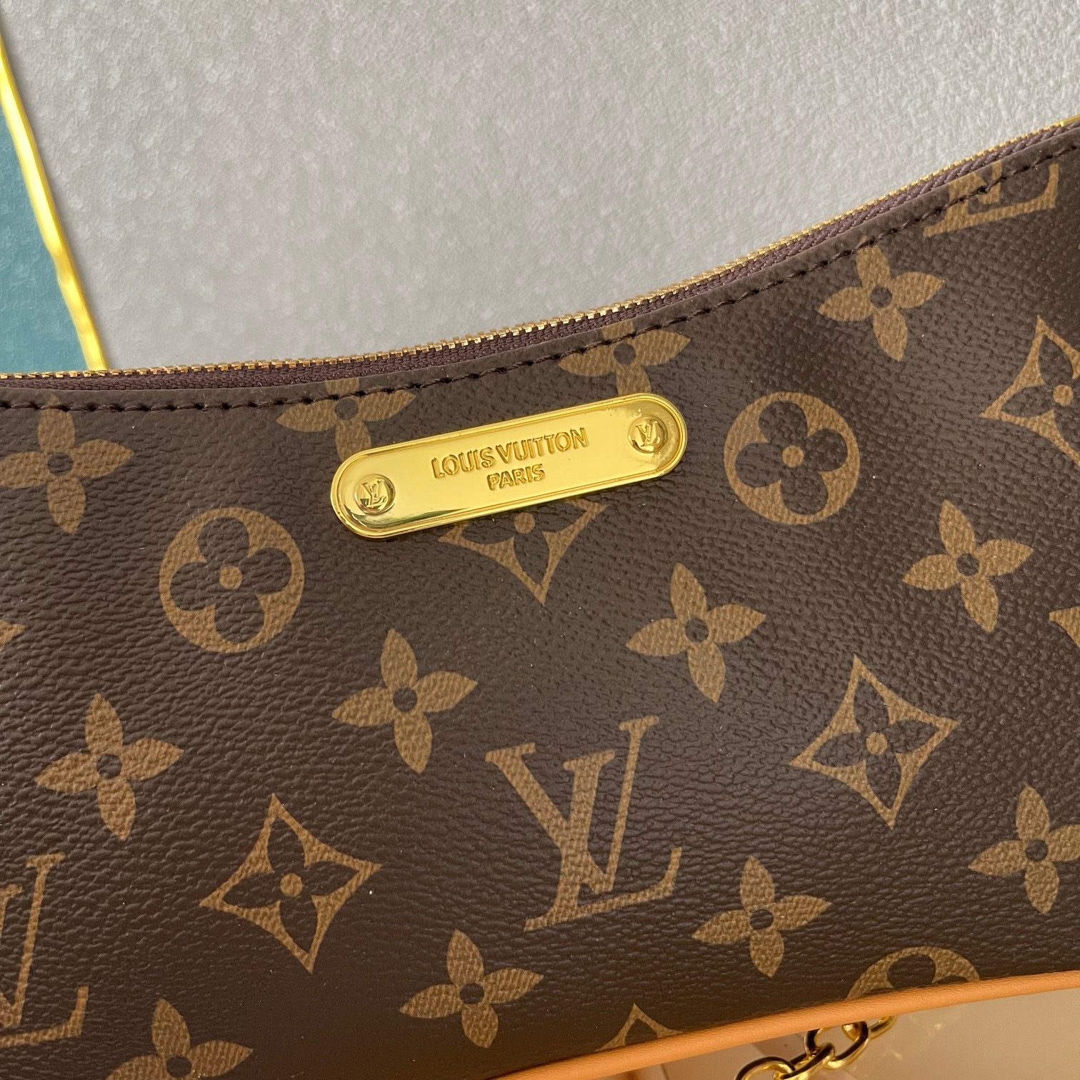 Louis Vuitton PRE-ORDER NOW Liv Pochette M83008